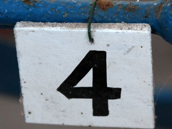 `ROMAN ČETVORICE` (JELENA&nbsp;STAKIĆ)