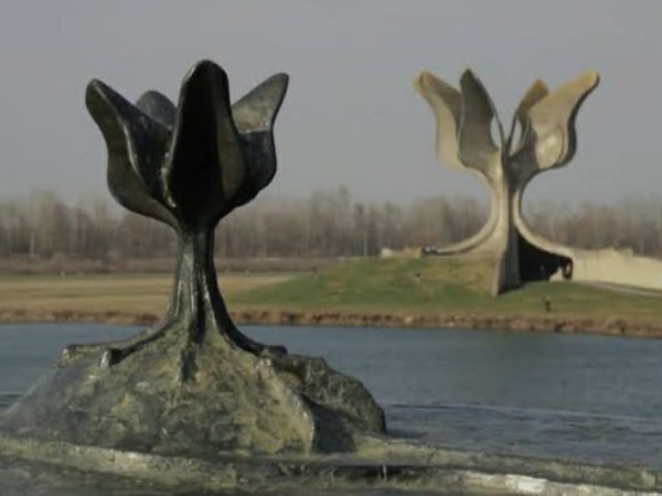 ГРЛОМ У МАКАЗЕ: ГЕНОЦИД У ЈАСЕНОВЦУ и НДХ (ОЛИВЕРА&nbsp;ДРАГИШИЋ)